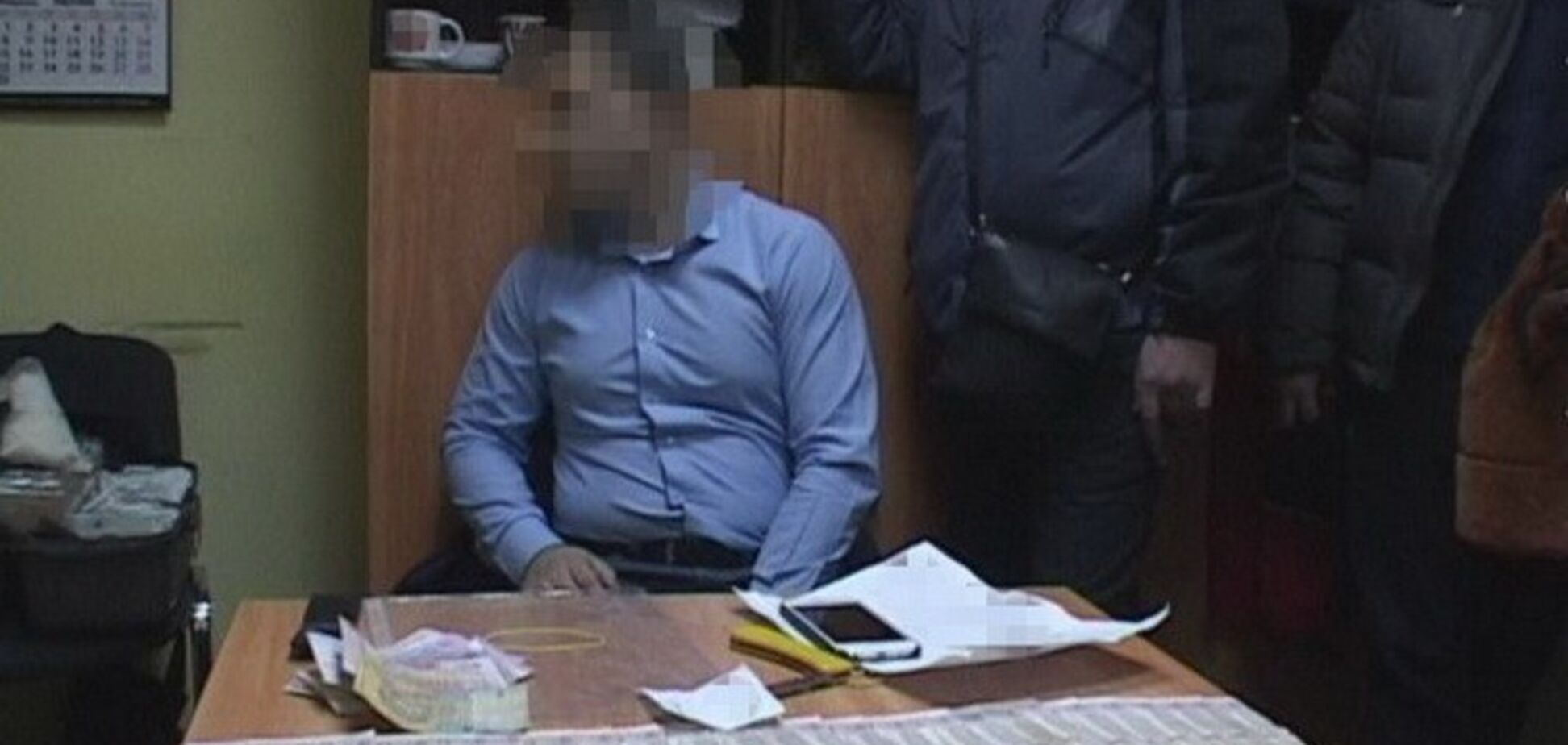 Суд в Дніпрі відправив двох митників на 6 років до в'язниці за хабарі