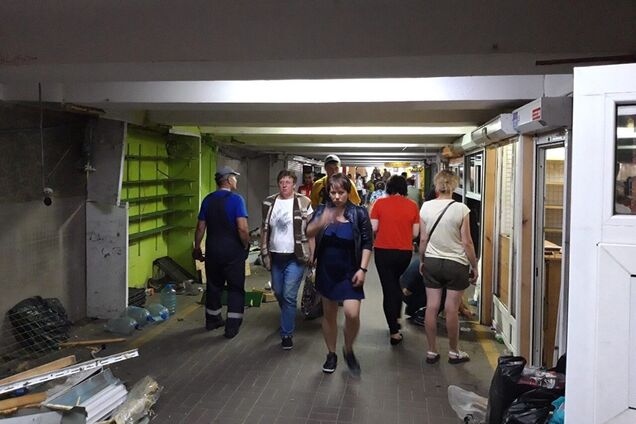 В Киеве в переходе на Позняках убрали МАФы: фото