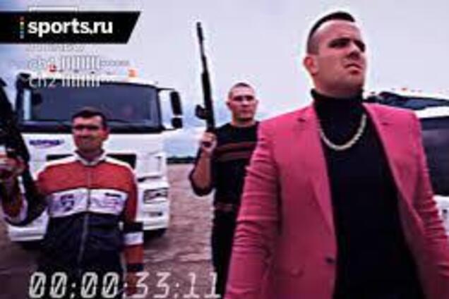 Братки с автоматами: российский клуб снял скандальное видео, а затем его удалил