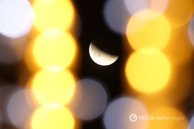 'Криваве' місячне затемнення: з'явилися фантастичні фото і відео