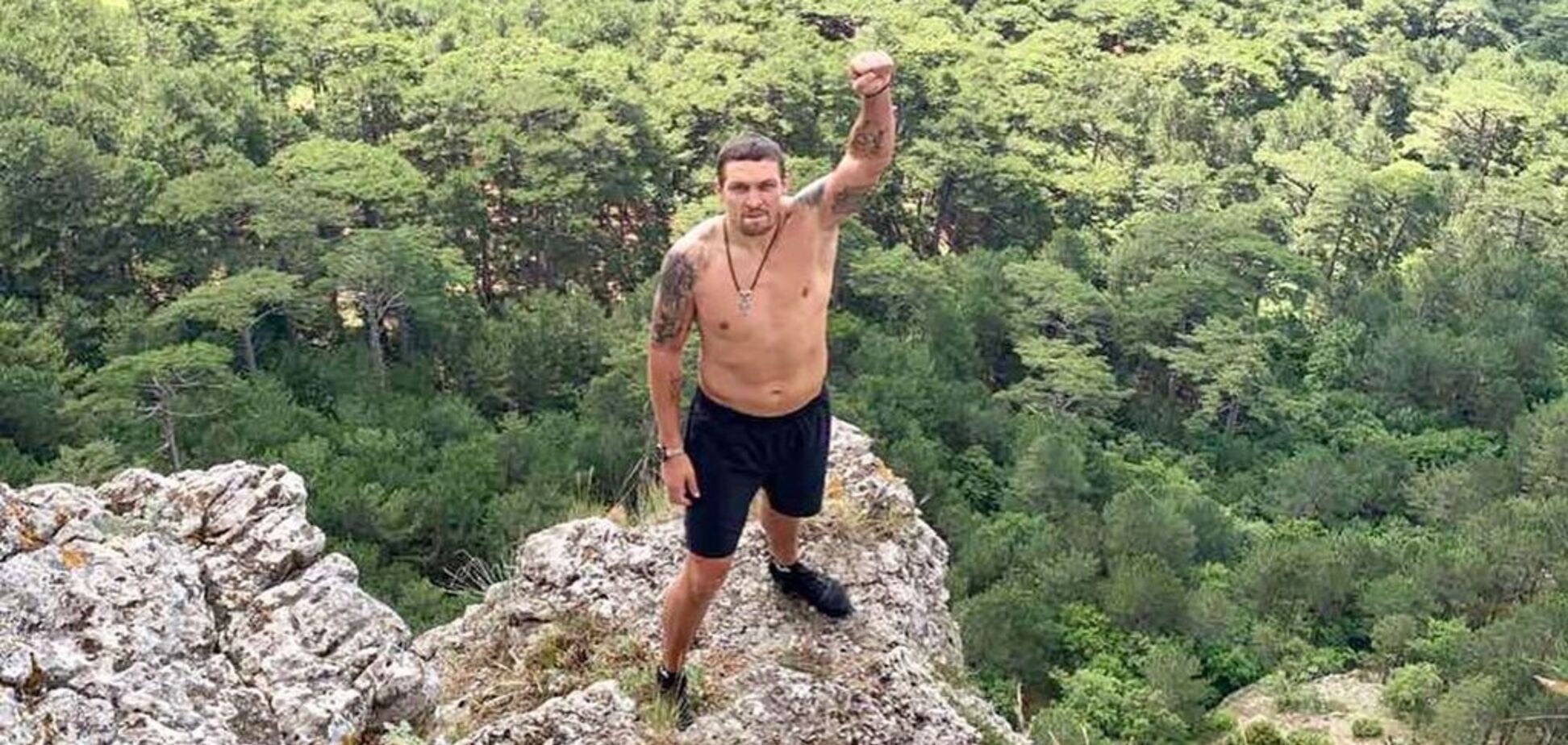 Еле переставляет ноги: видео Усика в Крыму испугало фанатов