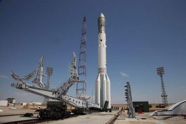 Знову провал: у Росії перед запуском тріснула ракета