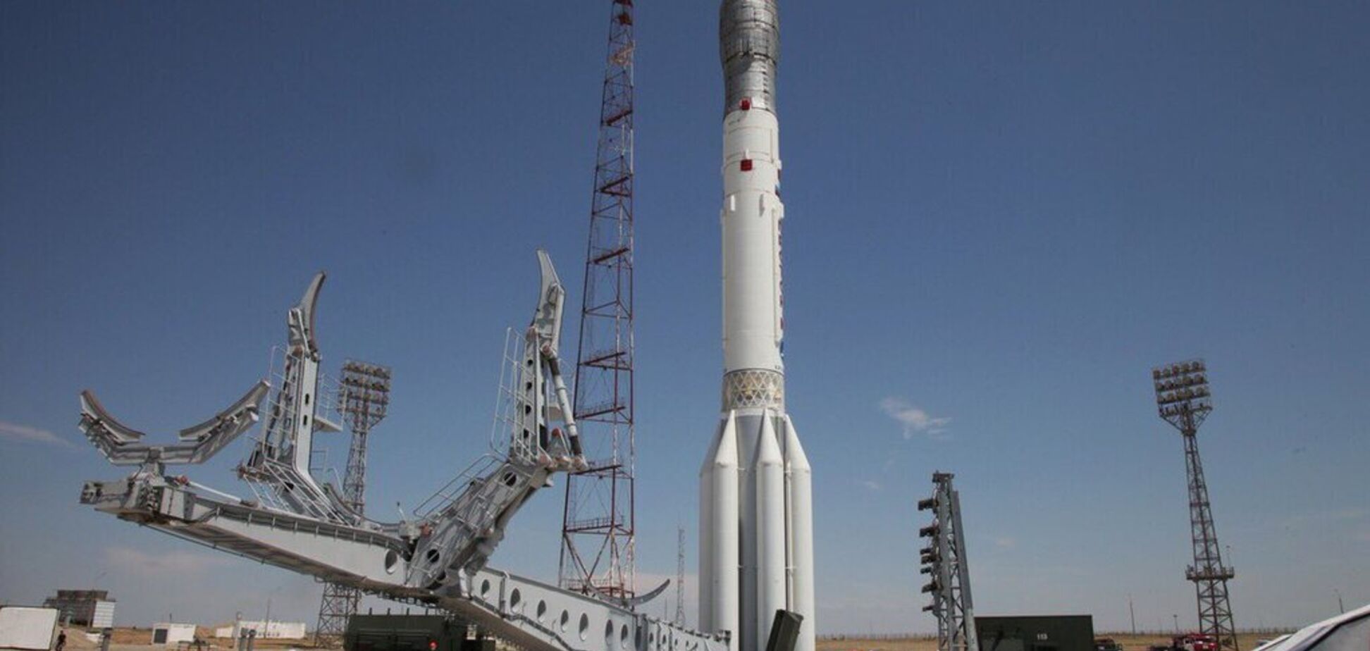 Опять провал: в России перед запуском треснула ракета