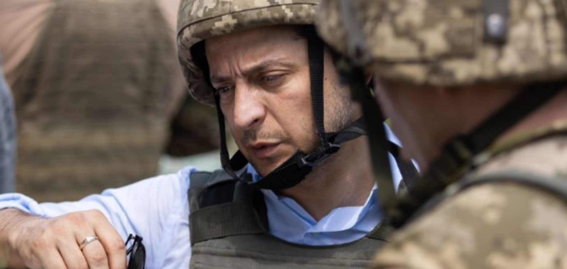 Зеленський підготувався до воєнного стану: що це означає