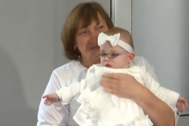 Це диво! В Україні лікарі врятували 480-грамову дитину: фото і відео маляти