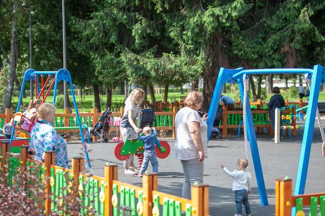 В Киеве на Нивках открыли обновленный парк 'Веселка' – КГГА