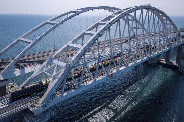 "Миллиарды туристов!" В сети подняли на смех пустой Крымский мост. Фото