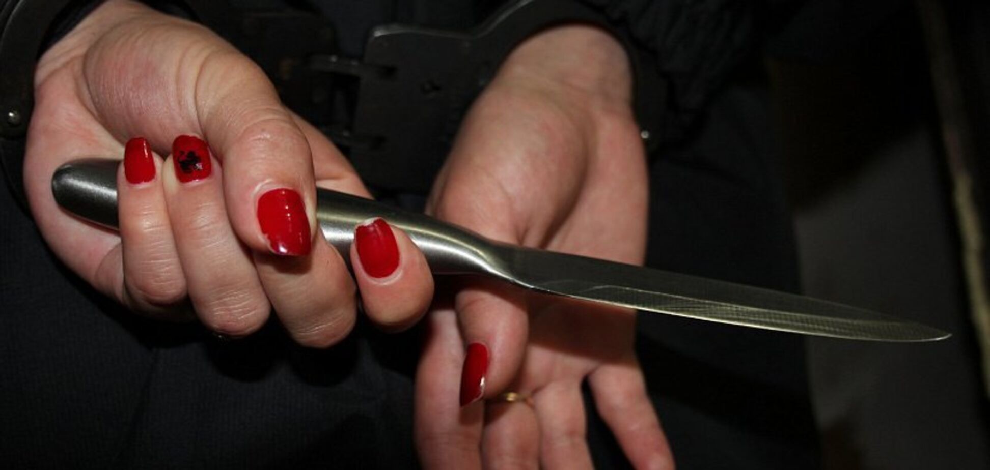 Ножем в шию: в Дніпрі жінка жорстоко вбила свого співмешканця