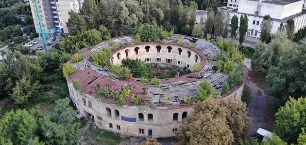 Сеть возмущена состоянием 200-летнего здания в Киеве