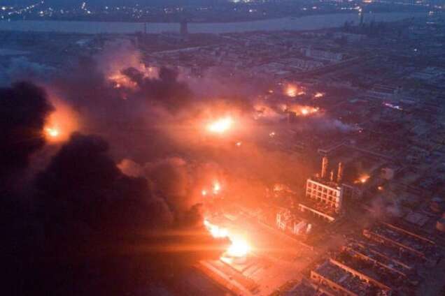 У Китаї на заводі прогримів потужний вибух: момент потрапив на відео