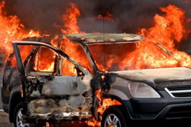 В Ривне сгорело авто с агитацией за кандидата в нардепы