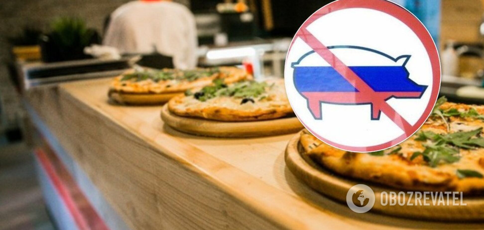 'Попередження': в Чернівцях на кафе наклеїли 'свиню' у вигляді прапора Росії