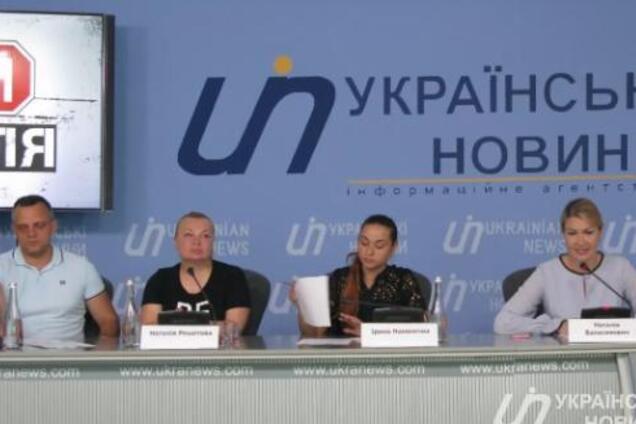 В Українці поліція відібрала екран у активістів, які проводили акцію проти насильства