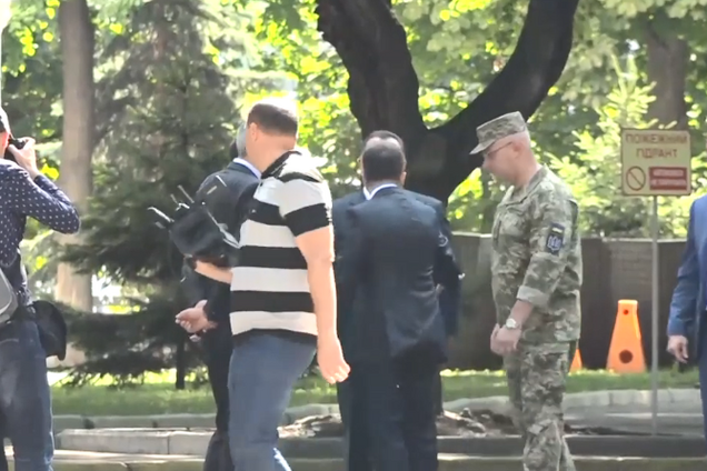 Зеленский толкнул Полторака