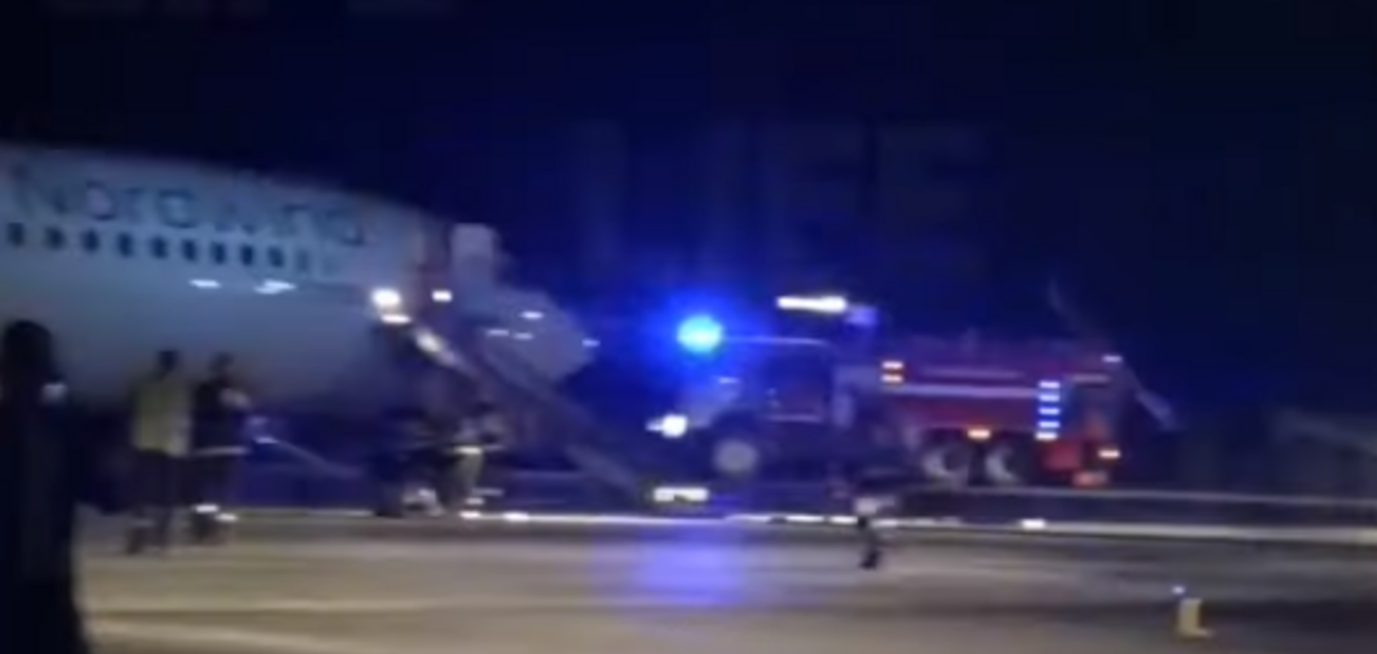 У Шереметьєво знову загорівся літак: у тисняві постраждали люди. Перші фото і відео