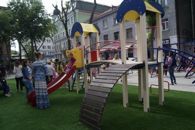 На Запоріжжі дідусь 'викрав' з дитсадка чужу внучку