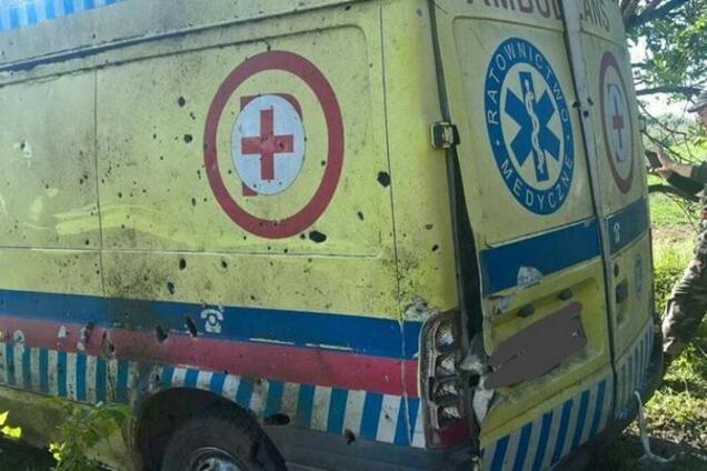 Терористи на Донбасі знову обстріляли медиків: всі подробиці