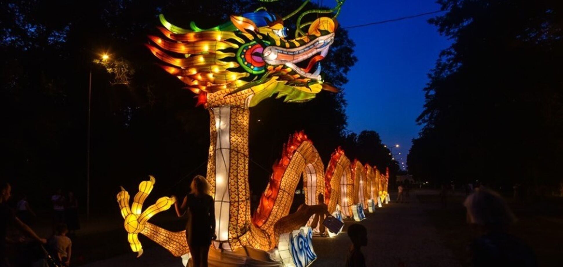 Фестиваль гігантських китайських ліхтарів запрошує в гості всіх соціально незахищених дітей