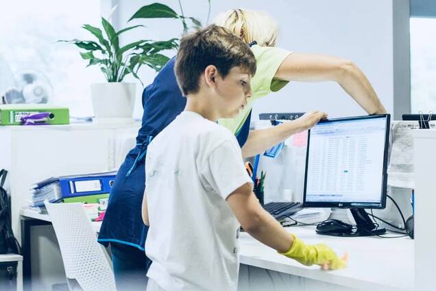 Как сын руководителя превратился в уборщика офиса