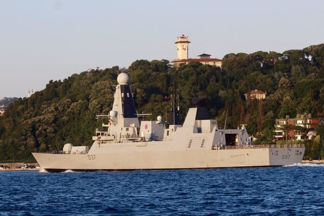 В Черное море зашли еще два боевых корабля НАТО