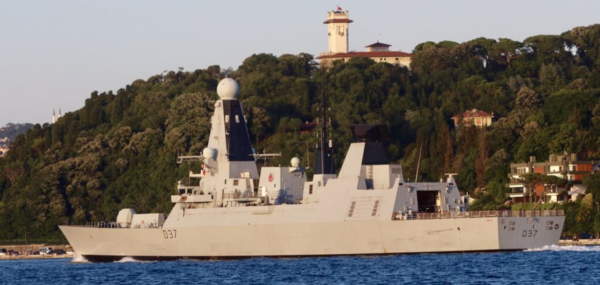 В Черное море зашли еще два боевых корабля НАТО