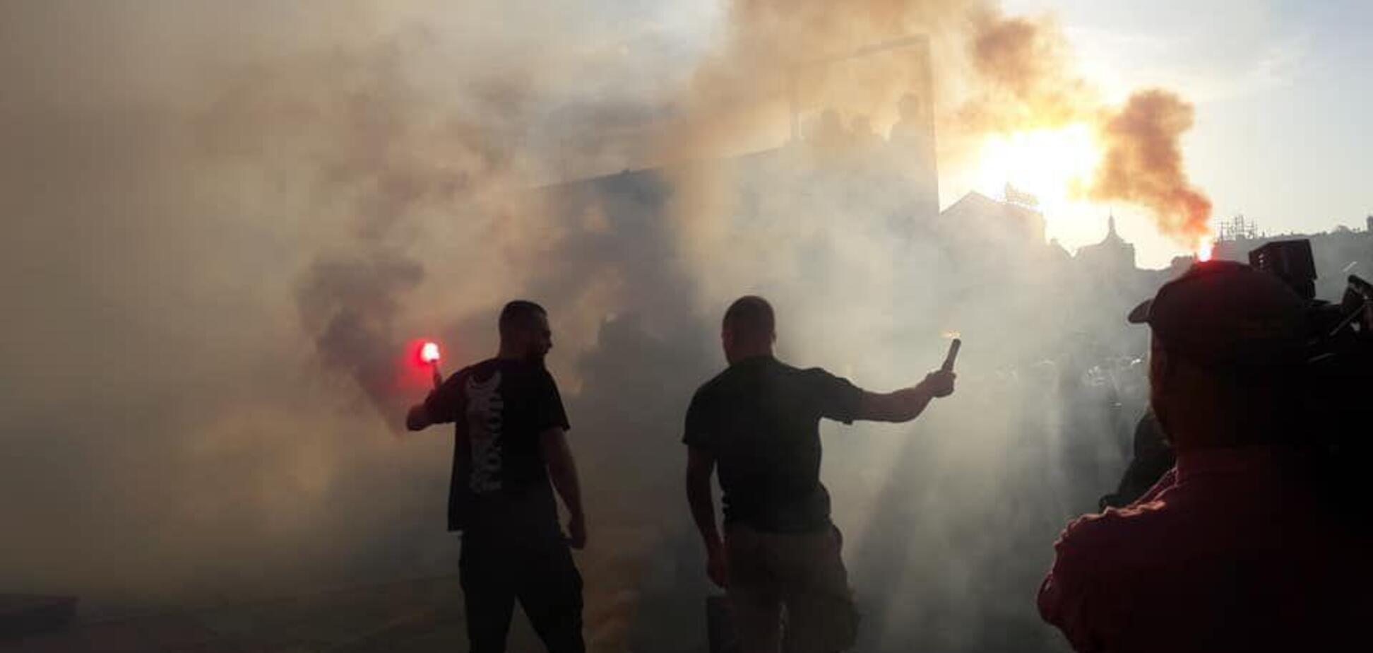Майдан у диму! Українці збунтувалися проти Шарія та Клюєва: фото і відео