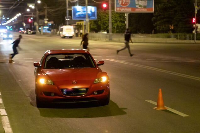 В центре Днепра водитель Mazda сбил 18-летнюю девушку