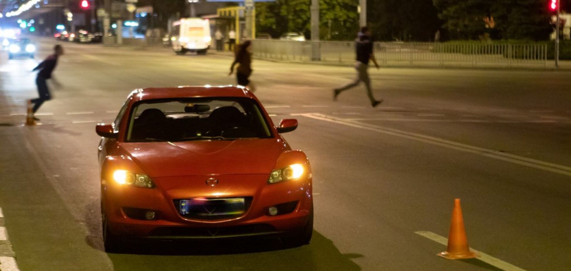 У центрі Дніпра водій Mazda збив 18-річну дівчину