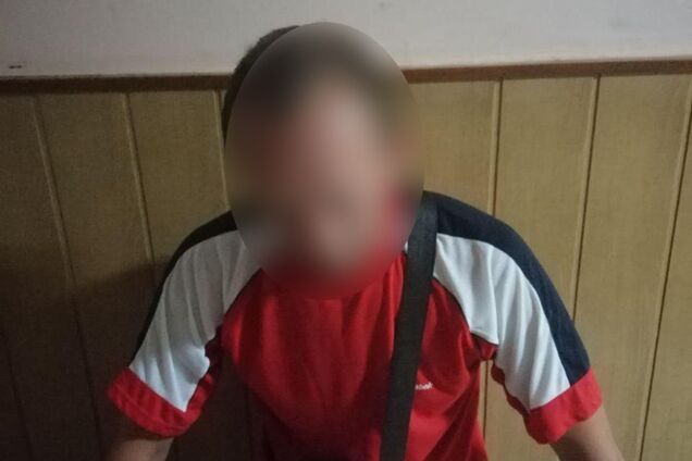 У Дніпрі поліція затримала п'яного чоловіка, який побив хворого сина