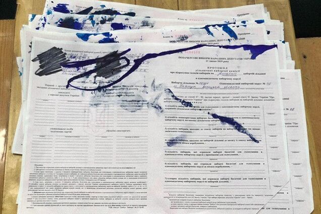 Выборы в Раду: зафиксирована первая попытка фальсификации. Фото и видео