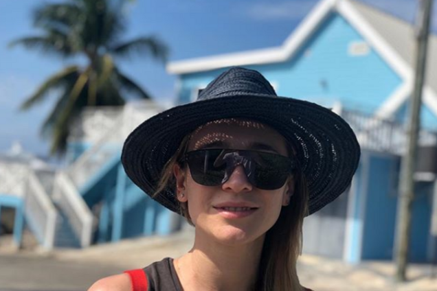 'Вы уже не в 'Квартале?' Звезда фильма с Зеленским взбудоражила сеть голым фото