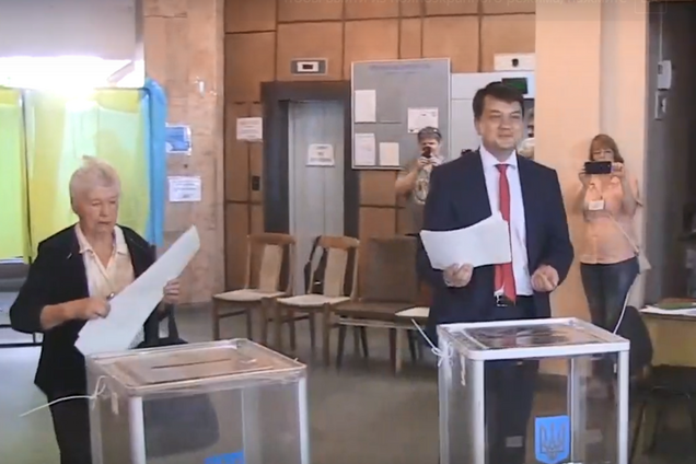 'Підіграє Путіну!' Друг Зеленського потрапив у скандал на виборчій дільниці. Відео