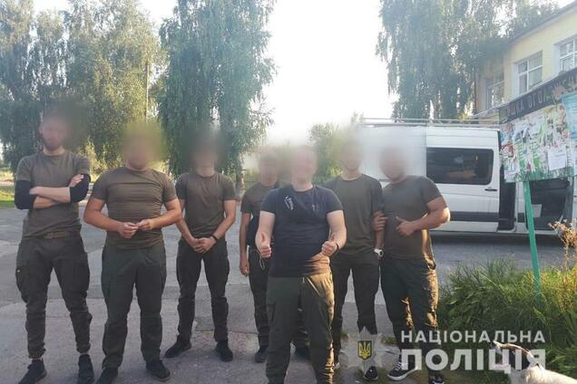 Едут на автобусах: полиция сообщила о стягивании 'подозрительных лиц' в Киев