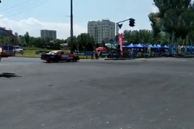Авто влетело в толпу зрителей на гонках в Киргизии