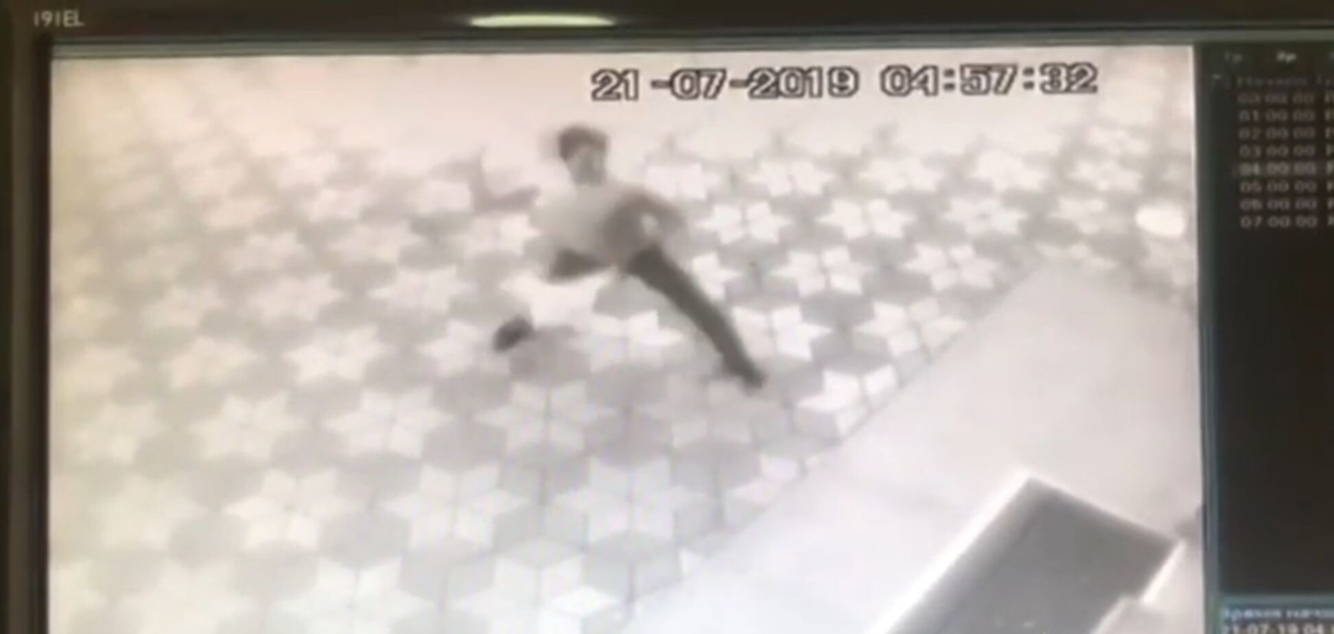 У Кривому Розі пацієнт психіатричної лікарні закидав камінням синагогу. Відео