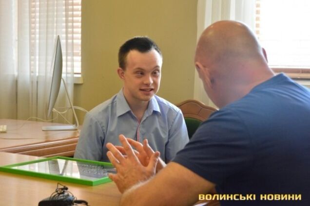 ''Солнечный'' экскурсовод: первый в Украине бакалавр с синдромом Дауна получил работу