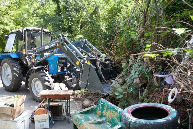 Коммунальщики начали благоустройство территории Гидропарка – КГГА