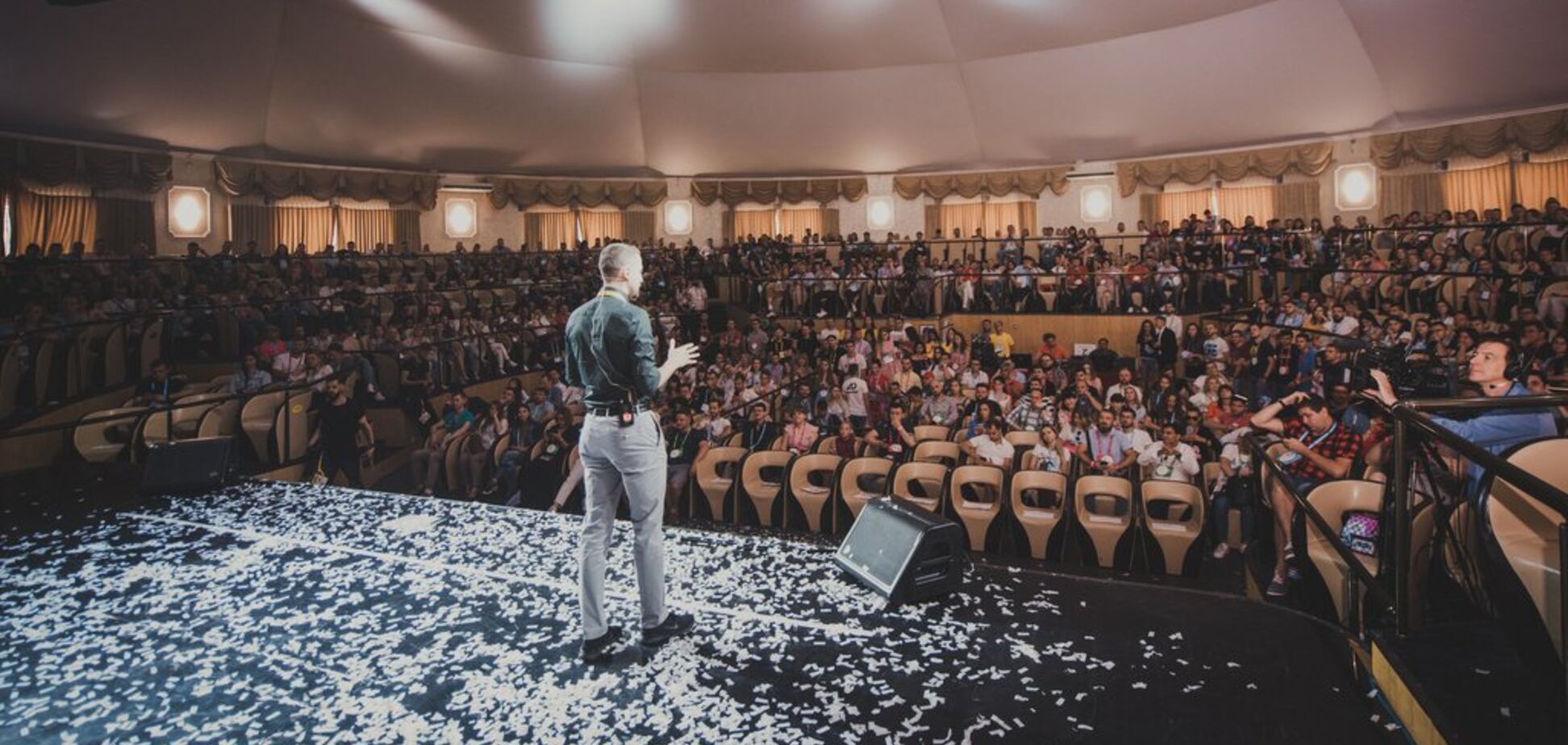 Конференція 8Р: драйв, нетворкінг, кейси, практика, призи і треш