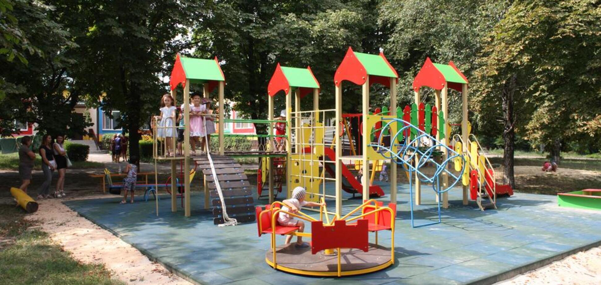 За підтримки Бориса Колеснікова в Донецькій області встановлюються 49 дитячих майданчиків
