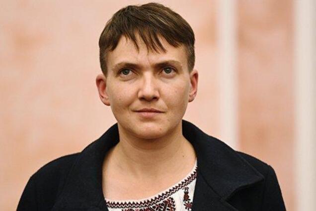 "Більше нікому не винна": Савченко спалила агітки після поразки на виборах