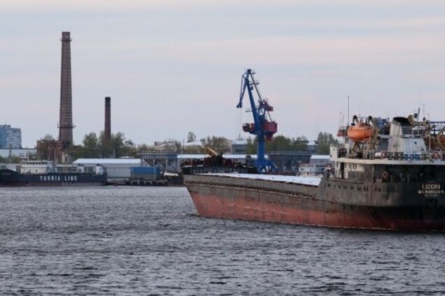 У Росії затримали судно з українцями
