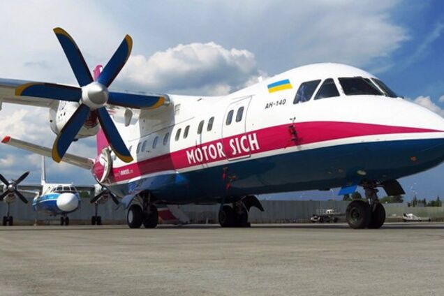 Відома в Україні авіакомпанія перенесла рейси: куди і чому