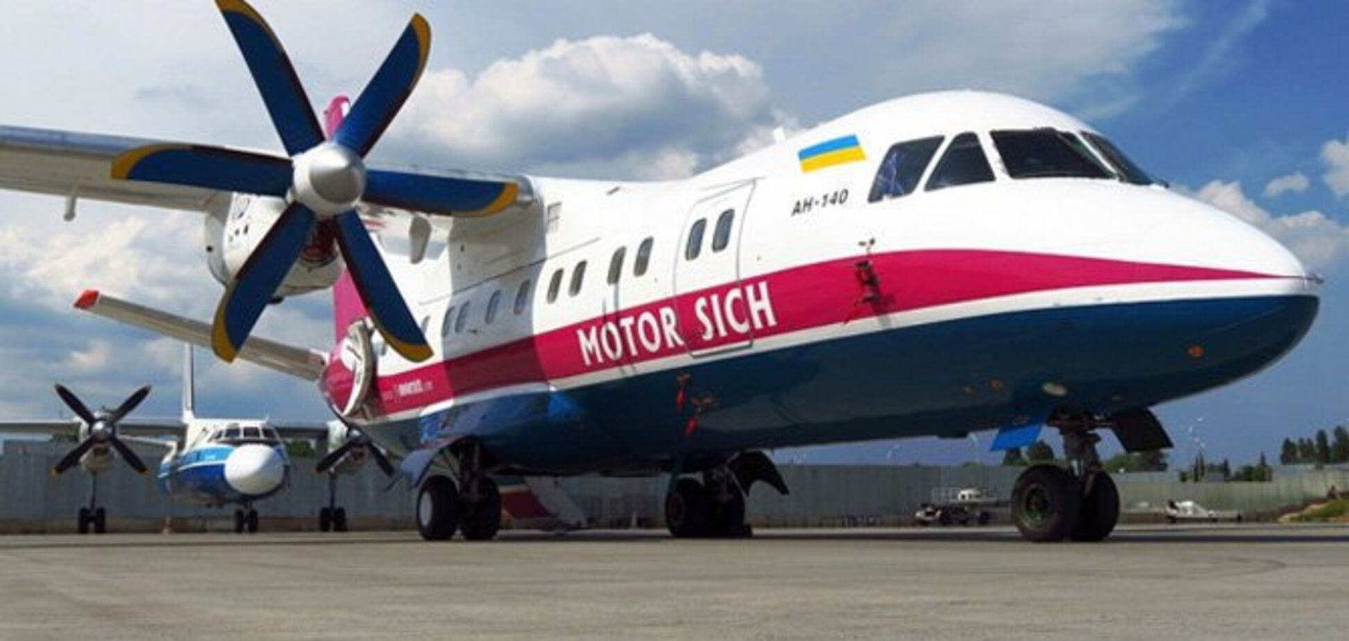 Известная в Украине авиакомпания перенесла рейсы: куда и почему