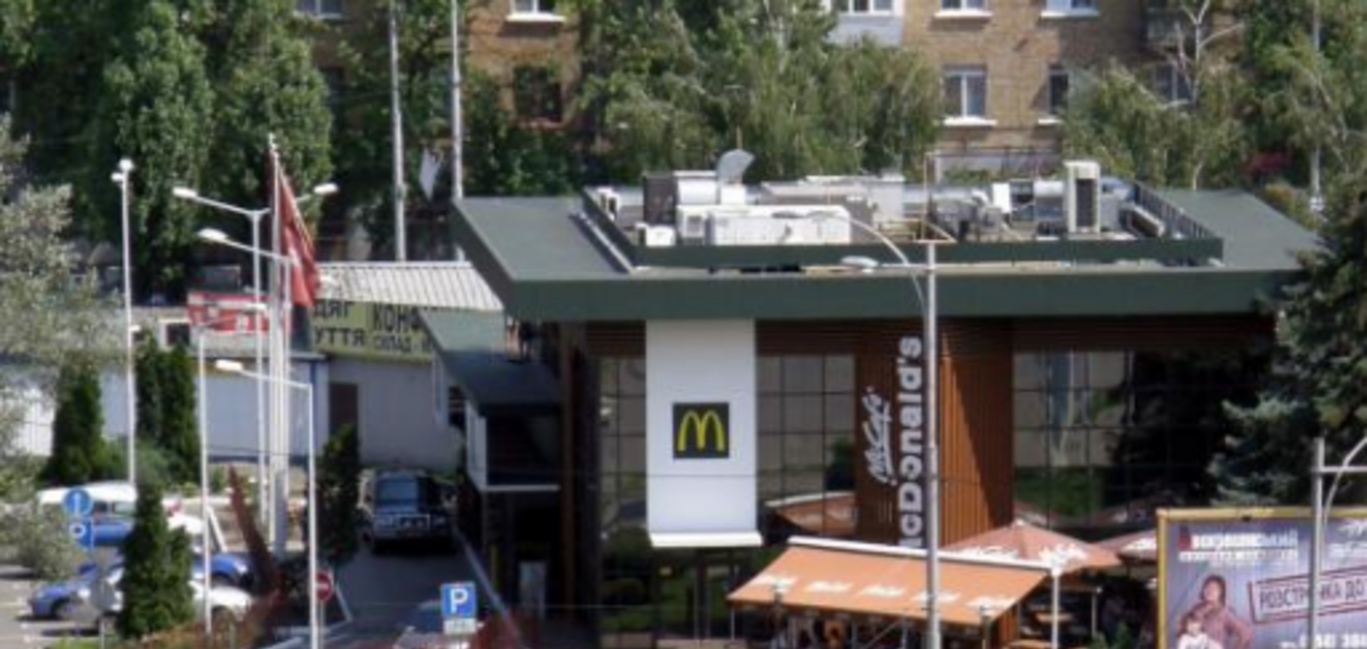 'Думал, что видел все': сеть удивили курьеры на лошади у McDonalds в Киеве