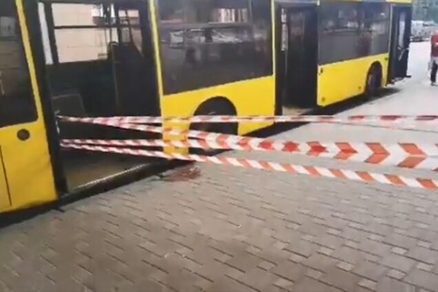 У Києві жінка потрапила під пасажирський автобус