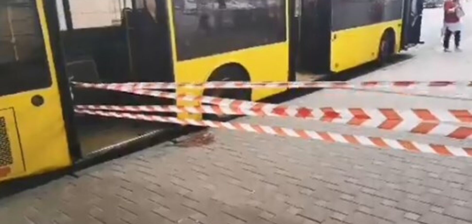 В Киеве женщина попала под пассажирский автобус