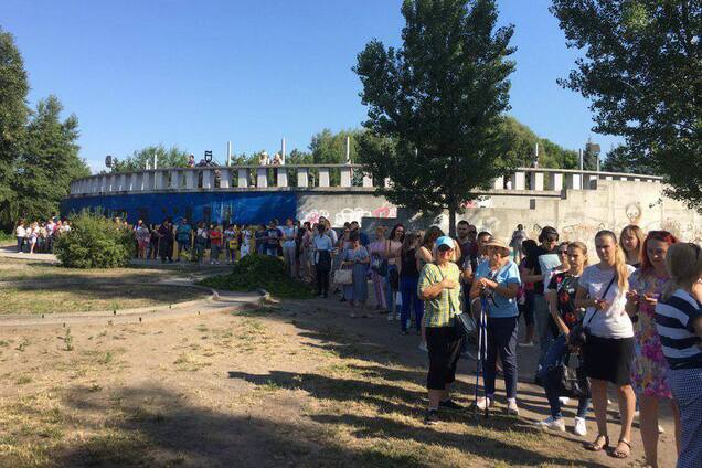 Толпы людей и огромные очереди: в Днепре заработал бесплатный речной транспорт. Фото и Видео