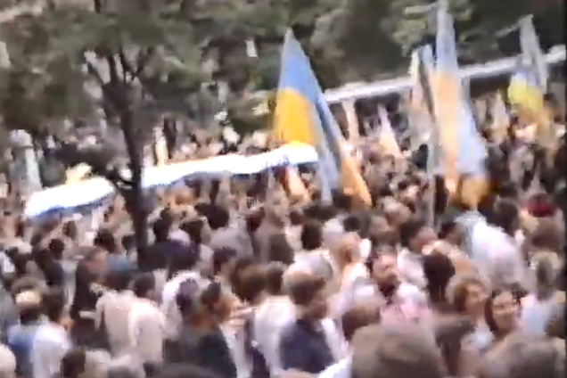 Поднятие флага Украины в Киеве 