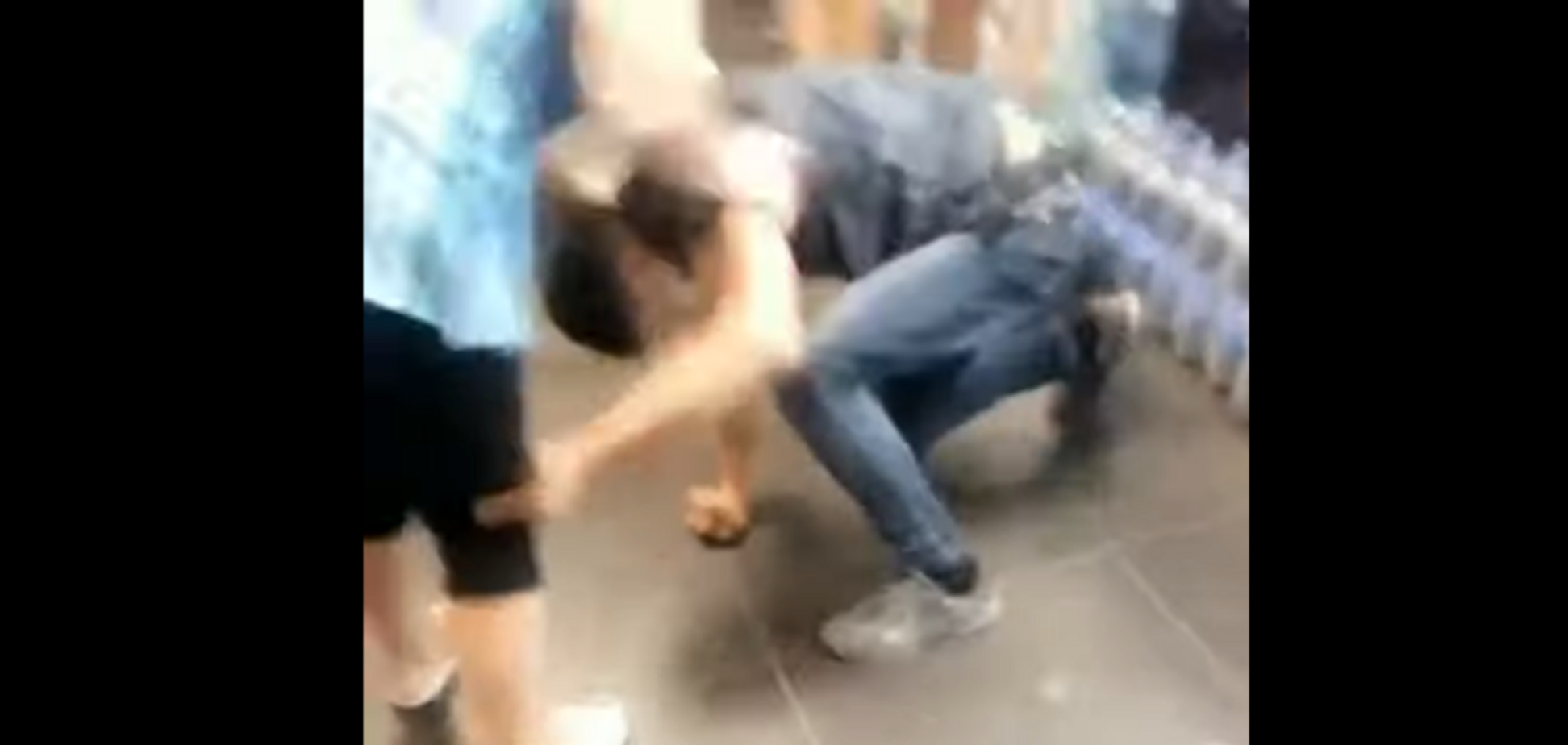 'Какая шамурма — такие и деньги': в Николаеве продавщица избила покупателя за фальшивки