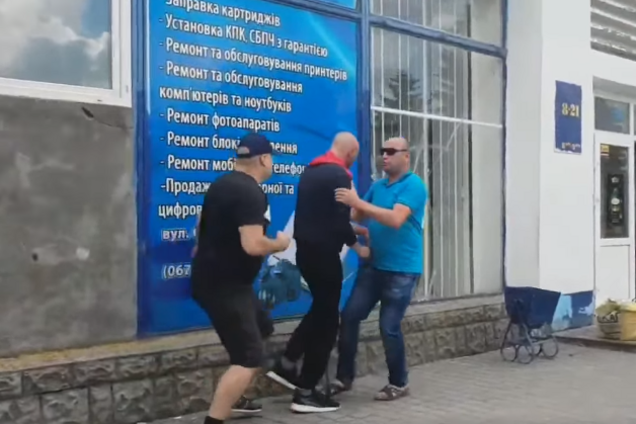 'Россия с нами не воюет!' В Бердичеве избили бойца АТО: опубликовано видео